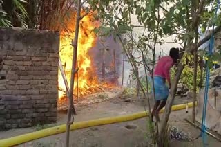three houses caught fire in Sahibganj
