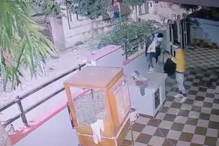 several theft in homes in Alwar, thieves seen in CCTV Footage