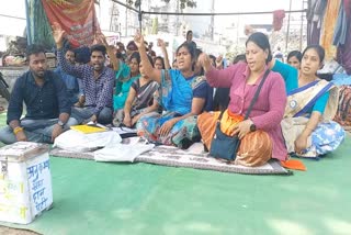 रायपुर में दिवंगत पंचायत शिक्षक अनुकंपा संघ का आंदोलन