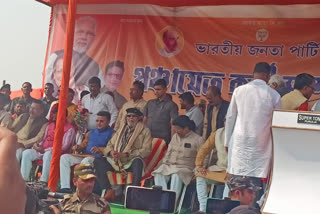 mithun-chakraborty-meets-bjp-supporters-in-purulia