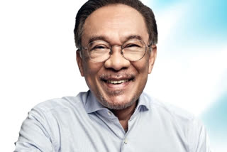 Reformist leader Anwar close to becoming Malaysia's next PM