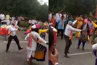 a professor dance video in kannada festival