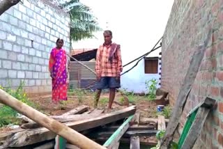 elderly couple lost house due to rain