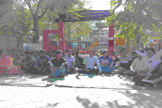 Municipal board employees protest