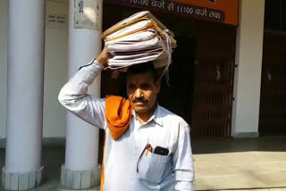 MATHURA FARMER CHARAN SINGH DEMAND JUSTICE BY CARRYING 12 KG COMPLAINT LETTER