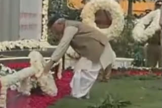 Cong slams Maha Guv for not removing footwear while paying tributes to 26 11 martyrs