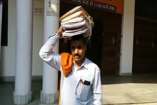 uttar-pradesh-farmer-charan-singh-demand-justice-by-carrying-12-kg-complaint-lette