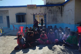 sehore hostel girls students sitting on dharna