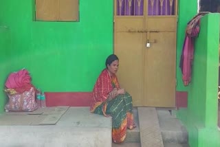 woman protest in front of father in laws house in khordha