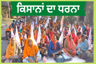 farmers in front of Mini Secretariat