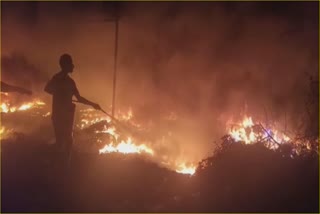 નવસારીના મરોલી ગામે ભંગારના ગોડાઉનમાં આગ લાગી
