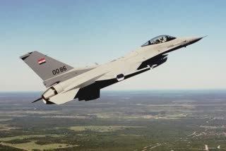 Egyptian fighter jet crashes during training, crew survives