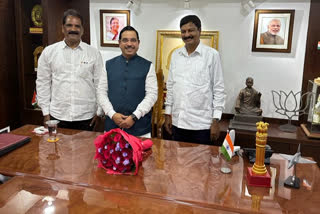 Ramesh Jarakiholi meets Pralhad Joshi and Jagdish Shettar