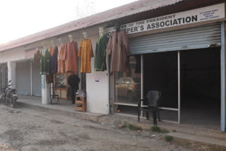 Historic handicraft market of srinagar without customers