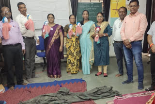 chhindwara school teach with kathputli show