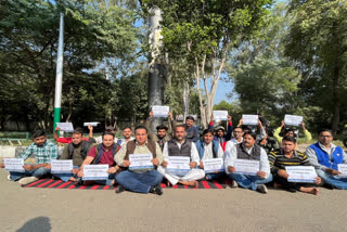 Congress youth protest at railway station