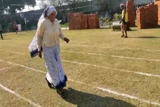 ബേരി മുത്തശ്ശി  uttar pradesh  meerut  മീററ്റ്  ഉത്തർ പ്രദേശ്  ഗെറ്റ് സെറ്റ് ഗോ  Viral video of 80 year old woman  old woman completed 100 meter race in 49 seconds  80 year old woman  ബേരി ദേവി  49 സെക്കൻഡിൽ 100 മീറ്റർ ഓട്ടം