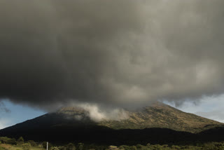 SAN SALVADOR  El Salvador Volcano  El Salvador  Volcano eruption  സാൻ സാൽവഡോർ  എൽ സാൽവഡോർ  കിഴക്കൻ എൽ സാൽവഡോറിൽ അഗ്നിപർവ്വത സ്‌ഫോടനം  അഗ്നിപർവ്വത സ്‌ഫോടനം  അഗ്നിപർവതം  അഗ്നിപർവത സ്‌ഫോടനം  കിഴക്കൻ എൽ സാൽവഡോറിൽ