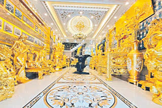 Vietnam's gilded house becomes tourist attraction