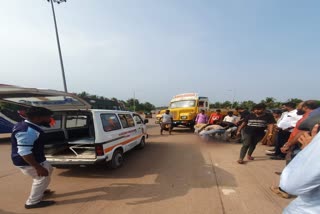 Pedestrian dies after being hit by a lorry