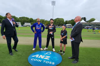 New Zealand have elected to bowl  New Zealand won the toss  won the toss and elected to field against India  India tour of New Zealand 2022  Hagley Oval Christchurch  ಕ್ರೈಸ್ಟ್‌ಚರ್ಚ್ ಹ್ಯಾಗ್ಲಿ ಓವಲ್ ಕ್ರೀಡಾಂಗಣ  ಏಕದಿನ ಕ್ರಿಕೆಟ್‌ ಸರಣಿ ಕೊನೆಯ ಹಂತ  ಕಿವೀಸ್ ಕ್ಯಾಪ್ಟನ್‌ ಕೇನ್‌ ವಿಲಿಯಮ್ಸನ್‌ ಫೀಲ್ಡಿಂಗ್  ಭಾರತ ತಂಡಕ್ಕೆ ಈ ಪಂದ್ಯ ಮಹತ್ವ  ನ್ಯೂಜಿಲೆಂಡ್‌ ವಿರುದ್ಧ ಮೊದಲನೇ ಏಕದಿನ ಪಂದ್ಯ  ಹ್ಯಾಗ್ಲಿ ಓವಲ್ ಮೈದಾನ  ಶಿಖರ್ ಧವನ್ ಜೊತೆಗೆ ಶುಭಮನ್ ಗಿಲ್  ದೀಪಕ್​ ಹೂಡಾಗೆ ಅವಕಾಶ