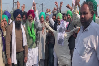 Farmers in Moga continue their march in front of the DC office for the fourth day