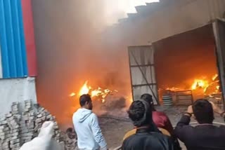 fire in rubber factory in faridabad sahupura