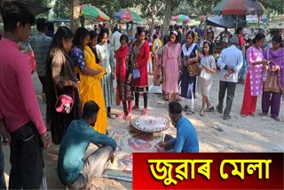 A story of a festival where children walk into the fair ground with their parents to gamble