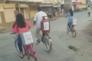 Congress MLA Paresh Dhanani cast his vote with a gas cylinder on a bicycle