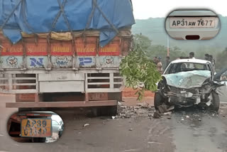 Four killed as car rams into stationary truck  car rams into stationary truck in Odisha  car hit to truck in Odisha  ಆಂಧ್ರ ಪಾಸಿಂಗ್​ ವಾಹನಗಳ ಮಧ್ಯೆ ಭೀಕರ ಅಪಘಾತ  ಪುರಿಯ ಜಗನ್ನಾಥ ದರ್ಶನಕ್ಕೆ ತೆರಳುತ್ತಿದ್ದ ನಾಲ್ವರು ಸಾವು  ಪುರಿಗೆ ಹೋಗುತ್ತಿದ್ದ ವೇಳೆ ರಸ್ತೆ ಅಪಘಾತ  ಭೀಕರ ರಸ್ತೆ ಅಪಘಾತ  ಲಾರಿಯ ಹಿಂಭಾಗಕ್ಕೆ ಕಾರು ಡಿಕ್ಕಿ  ಜಗನ್ನಾಥ ದೇವರ ದರ್ಶನ