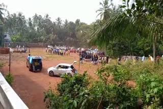 ലോകകപ്പ്  വാഹനങ്ങളിൽ അഭ്യാസ പ്രകടനം  കോളജ് മൈതാനത്ത് വാഹനങ്ങളിൽ അഭ്യാസ പ്രകടനം  വാഹനങ്ങളിൽ അഭ്യാസം  കുന്ദമംഗലം കാരന്തൂർ മർക്കസ് കോളജ്  വാഹനാഭ്യാസം നടത്തി വിദ്യാർഥികൾ  കോളജിൽ അഭ്യാസം നടത്തി വിദ്യാർഥികൾ  dangerous car ride in collge  football fans dangerous car ride  karanthur college ground dangerous car ride  കുന്ദമംഗലം കാരന്തൂർ