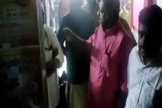 Adoor KSRTC Depot employees  Deputy Speaker scolded Adoor KSRTC Depot employees  Chittayam Gopakumar  Chittayam Gopakumar scolded KSRTC Depot employees  kerala news  malayalam news  No bus left for Pampa  പമ്പയ്ക്ക് ബസ് വിട്ടില്ല  അടൂർ കെ എസ്‌ ആർ ടി സി ഡിപ്പോ  ഡിപ്പോ ജീവനക്കാരെ ശകാരിച്ച് ഡെപ്യൂട്ടി സ്‌പീക്കർ  ഡെപ്യൂട്ടി സ്‌പീക്കർ  ചിറ്റയം ഗോപകുമാർ  കേരള വാർത്തകൾ  മലയാളം വാർത്തകൾ  പമ്പയ്‌ക്ക് ബസ് കിട്ടാതെ അയ്യപ്പ ഭക്തർ  ഡിപ്പോയിൽ ബിജെപി നടത്തിയ സമരം