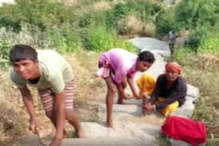 man from Jehanabad built Mountain Stairs to reach to the temple