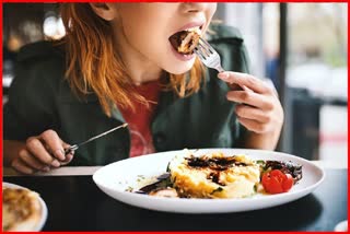 Beware If you have habit of eating late at night there may be  risk of these diseases