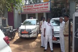 DC and Commissioner visit Old Hubli police station