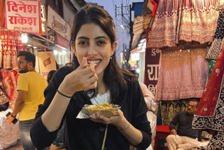 Navya enjoyed chaat in Bhopal