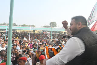 Bihar Nitish Kumar Tejashwi Yadav rally interrupted CTET BTET protestors throw chairs