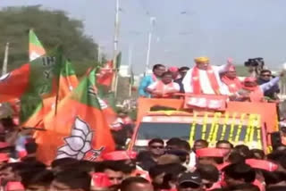 Amit Shah leaves Vadodara roadshow midway, attends meeting in Ahmedabad