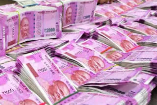 crore looted from teacher in Lucknow  Fraud case in Uttar Pradesh  Loot of crore of rupees from teacher  teacher took loan of one crore rupees  ನಿಮ್ಮ ವಿಡಿಯೋಗಳು ತುಂಬಾ ಇಷ್ಟ  ವಿದೇಶಿ ಮಹಿಳೆಯ ಮಾತು  ಅಪರಿಚಿತ ವಿದೇಶಿ ಮಹಿಳೆ ನೀಡಿದ ಅಚ್ಚರಿಯ ಉಡುಗೊರೆ  ಎಫ್​ಐಆರ್​ನಲ್ಲಿ ಉಲ್ಲೇಖಿಸಿರುವ ಮಾಹಿತಿ ಪ್ರಕಾರ  ಪೋಲೆಂಡ್‌ನ ಅಪರಿಚಿತ ವಿದೇಶಿ ಮಹಿಳೆ  ತ್ರಿವೇಣಿ ನಗರದ ನಿವಾಸಿ ನವೀನ್ ಸ್ಯಾಮ್ಯುಯೆಲ್ ಸಿಂಗ್  ಲಾಜಿಸ್ಟಿಕ್ಸ್ ವಿಲ್ಟನ್ ಎಕ್ಸ್‌ಪ್ರೆಸ್‌ನ ನಿರ್ದೇಶಕ ಜಾನ್