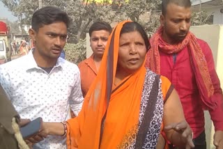 गोपालगंज में बदमाशों ने महिला को पीटा