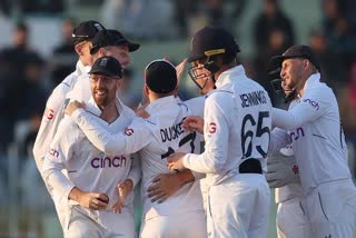 Pakistan reaches 499-7, still trails England by 158 runs
