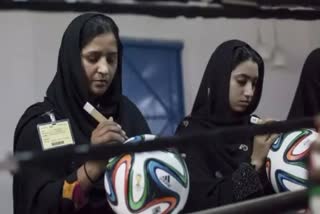 پاکستان میں کم اجرت میں تیار ہوتا ہے فیفا میں استعمال ہونے والا فٹ بال