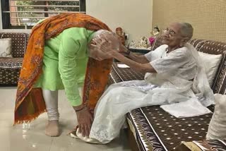 PM Modi Meet Mother Heeraben