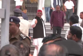 Akhilesh Yadav casts vote in Safai