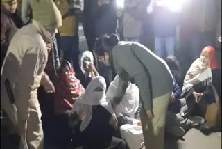 woman protest against leader azam khan