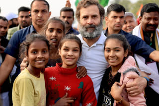 Rahul Gandhi met little girls