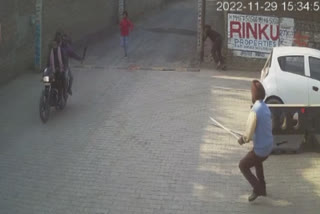 The robbers took away the motorcycle from the youth in Ludhiana