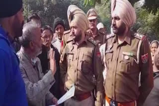 In Amritsar the local reform committee accused the police of filing forced papers
