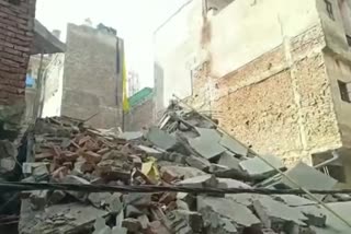 four storey building collapsed in North Delhi Shastri Nagar