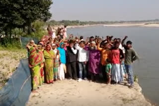 Public protest demanding prevention of erosion